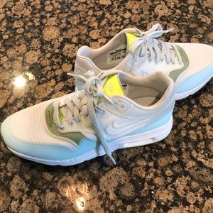 womens black huaraches size 6